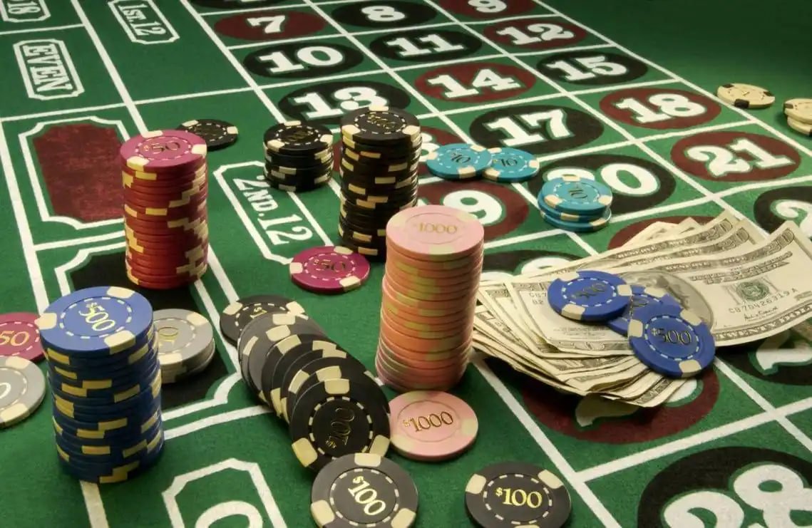 Myanmar Online Slots မိုဘိုင်းနှင့် ကစားနေသောမြင်ကွင်း